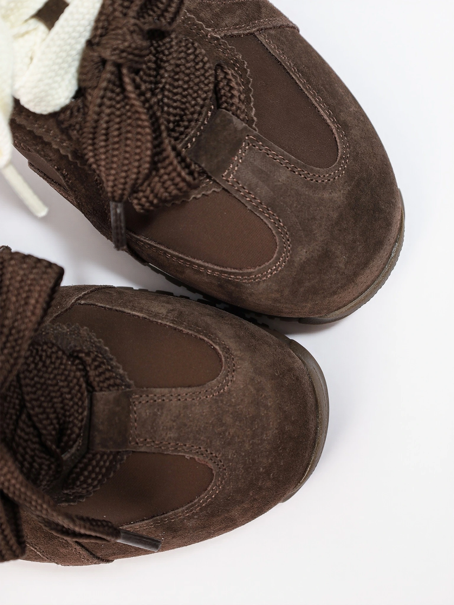 Кроссовки комбинированные темно-коричневого цвета на низкой подошве